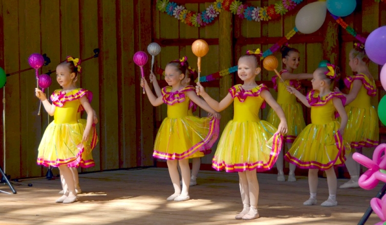 AICINĀM UZ SVĒTKIEM!